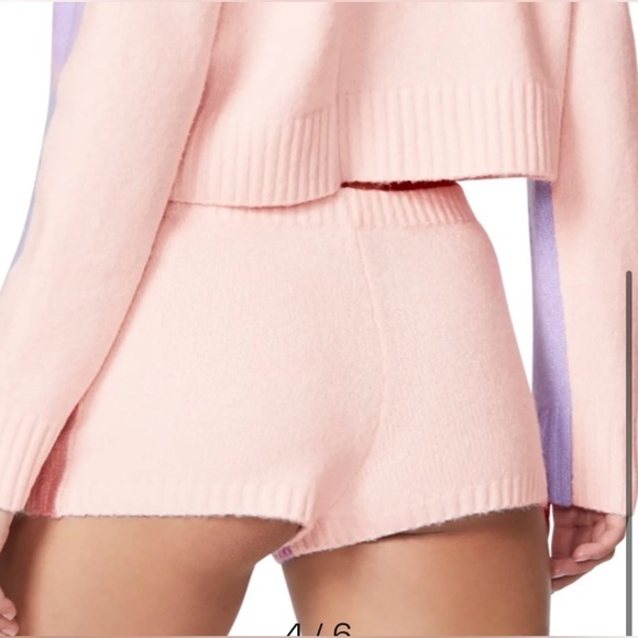 FlorencebyMillsFashion •
Color Block Shortie - Millie
Lavender size S - Picture 4 of 9